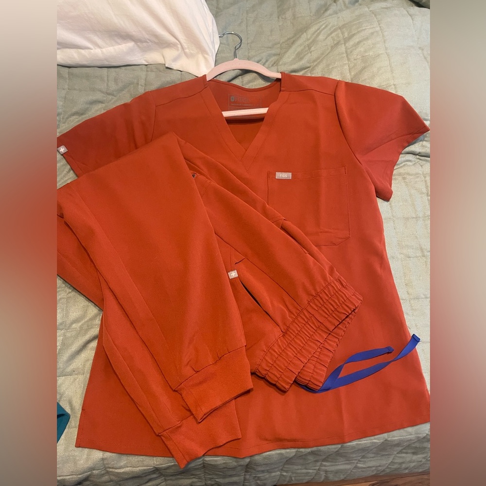 Burnt orange Catrina top and scrunchie Zamora joggers